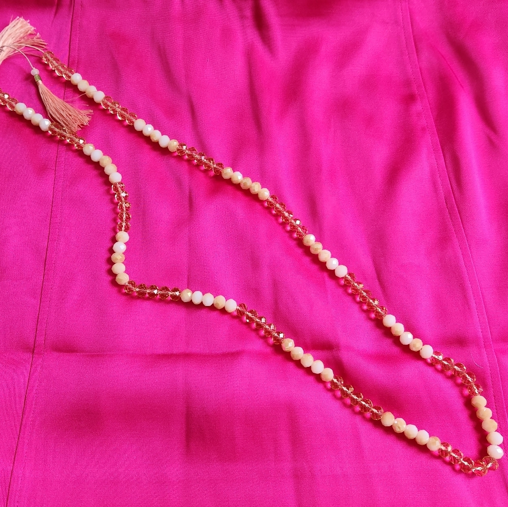 Multi tone pink necklace